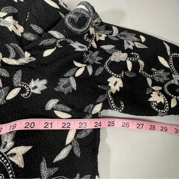 Laurence Kazar Black and White Floral Blazer - Picture 16 of 16